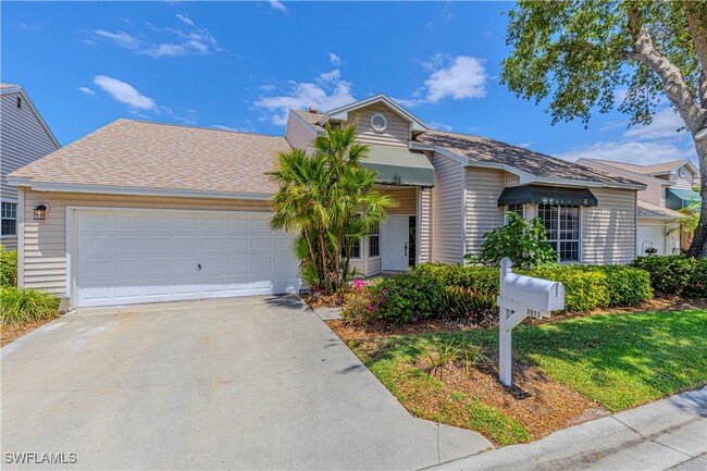 2653 Aft Ave in Naples, FL - Foto de edificio - Building Photo