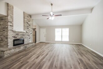 18806 Oak Bower Dr in Humble, TX - Building Photo - Building Photo