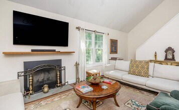 49 Wooded Oak Ln in East Hampton, NY - Building Photo - Building Photo