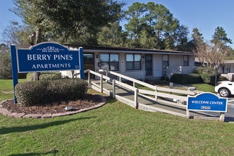 Berry Pines in Milton, FL - Building Photo - Building Photo