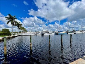 317 Sunrise Cay in Naples, FL - Building Photo