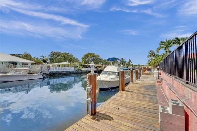 391 SE 15th Ave in Pompano Beach, FL - Building Photo - Building Photo