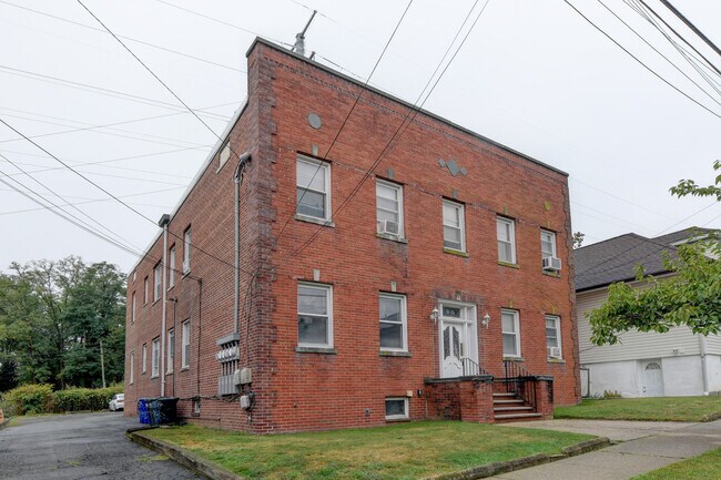 71 Carmer Ave, Unit 1A in Belleville, NJ - Foto de edificio - Building Photo