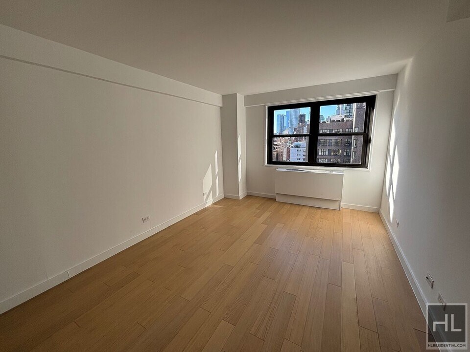 East 39th Street in New York, NY - Building Photo