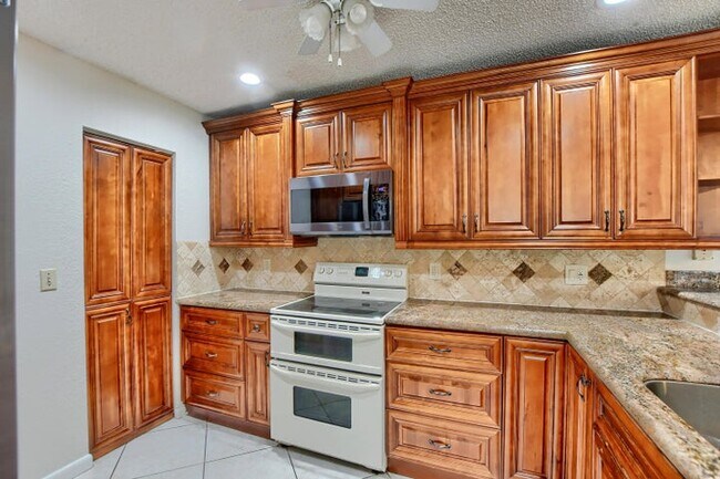 22552 Middletown Dr in Boca Raton, FL - Building Photo - Building Photo