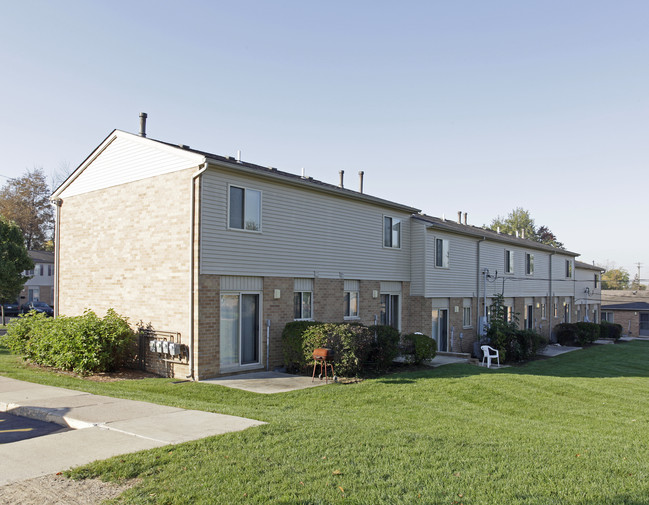 Arborview Village Apartments in Pontiac, MI - Building Photo - Building Photo