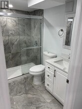 406 Comiskey Crescent in Mississauga, ON - Building Photo - Building Photo