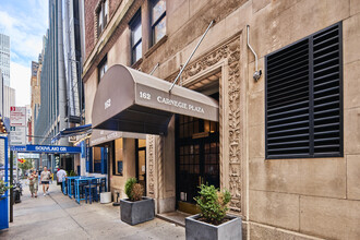 Carnegie Plaza in New York, NY - Foto de edificio - Building Photo