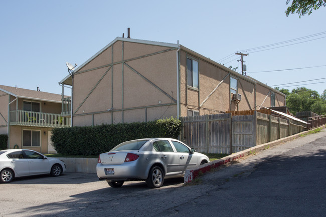 150 S Highway 89 in North Salt Lake, UT - Foto de edificio - Building Photo