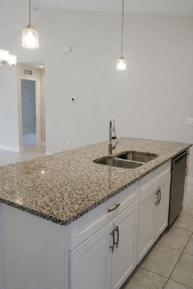 2600 NW 4th Ave in Cape Coral, FL - Building Photo - Building Photo