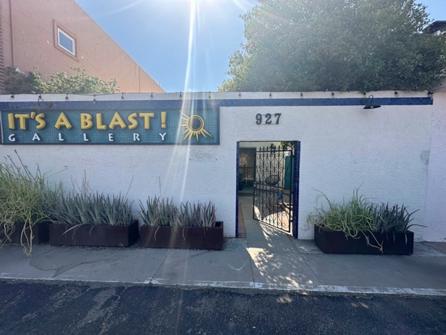 property at 927 N Swan Rd