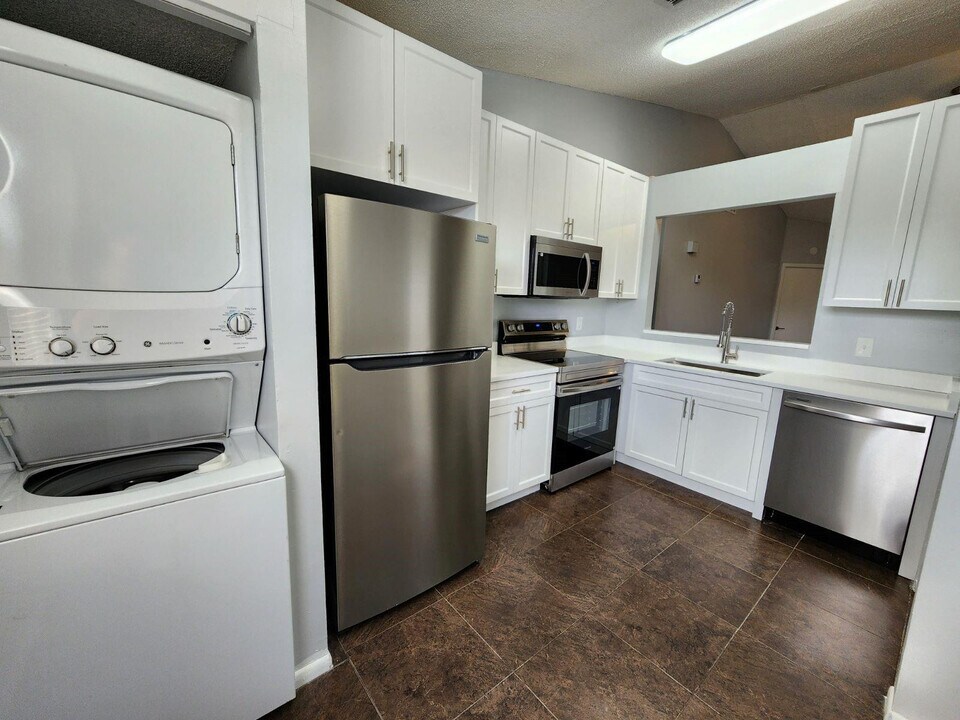 2551 NW 56th Ave in Lauderhill, FL - Building Photo