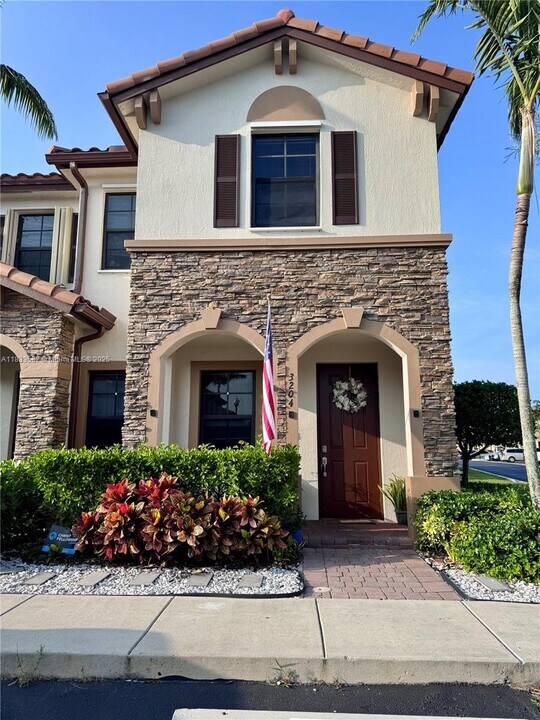 3204 SE 5th St in Homestead, FL - Building Photo