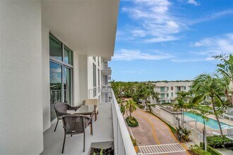 2100 Van Buren St, Unit 421 in Hollywood, FL - Building Photo - Building Photo