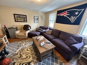 266 Gold St, Unit 3 in Boston, MA - Foto de edificio - Building Photo
