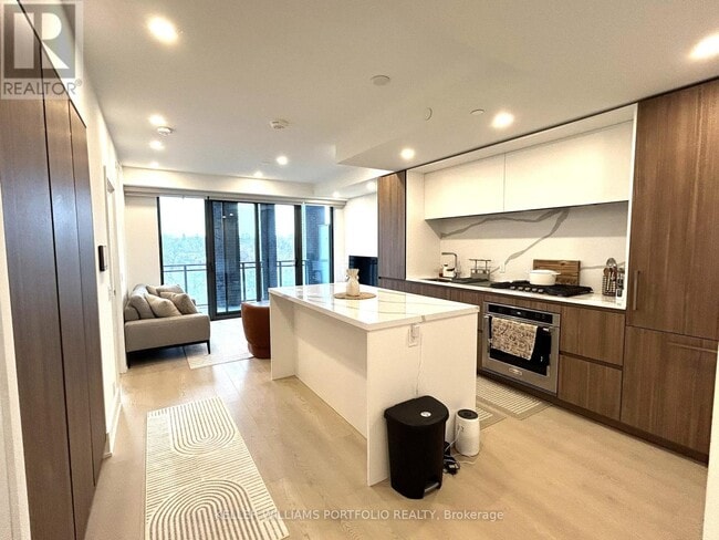 1 Hillsdale Ave W in Toronto, ON - Building Photo - Building Photo