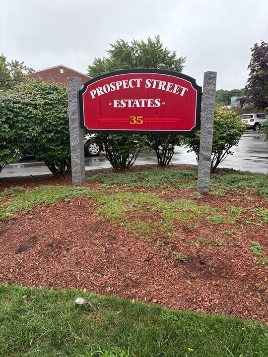 35 Prospect St in Woburn, MA - Building Photo