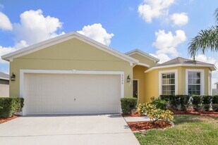 3226 Queen Alexandria Dr in Kissimmee, FL - Building Photo