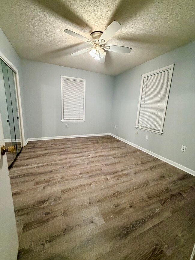 16 Faneuil St, Unit 1st Floor in Windsor, CT - Building Photo - Building Photo