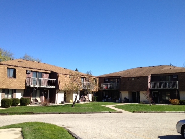 Ashlyn Village Apartments in Mukwonago, WI - Building Photo