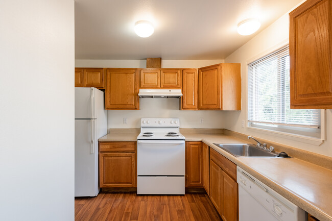 PARK HILL/GREENTREE APARTMENTS in Seattle, WA - Building Photo - Interior Photo