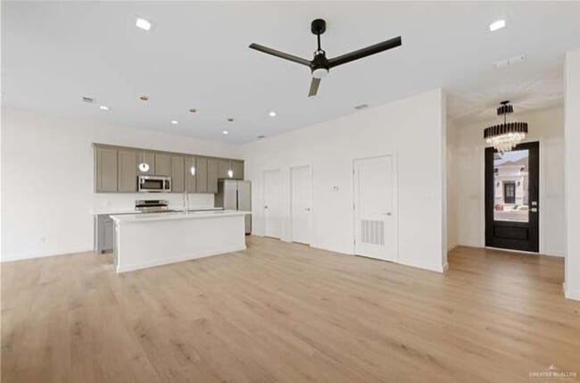 901 N Trinity St in Edinburg, TX - Building Photo - Building Photo