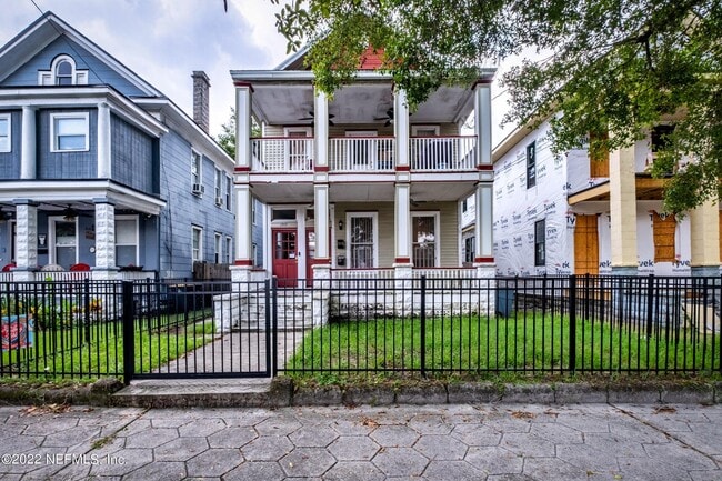 property at 1913 Perry St