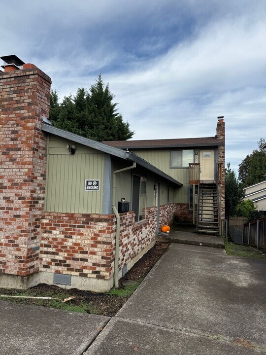 4071-4075-4075 SE Holgate Blvd in Portland, OR - Building Photo