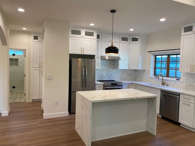 1077 E Howard St in Pasadena, CA - Building Photo - Building Photo