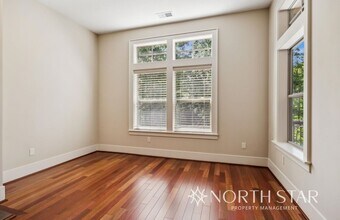 10424 SW Windwood Way in Portland, OR - Building Photo - Building Photo