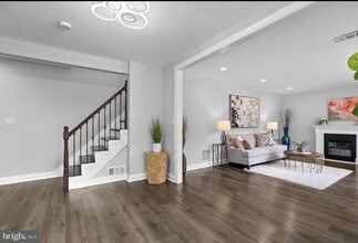 9802 Cherry Tree Ln in Silver Spring, MD - Building Photo - Building Photo
