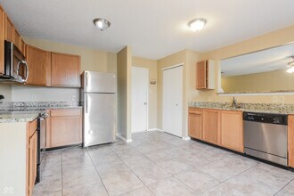 944 Shenandoah Way in Greenwood, IN - Building Photo - Building Photo