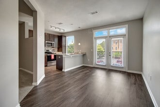 Note 16 Apartments in Nashville, TN - Foto de edificio - Building Photo