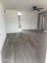 204 N E St in Eloy, AZ - Building Photo