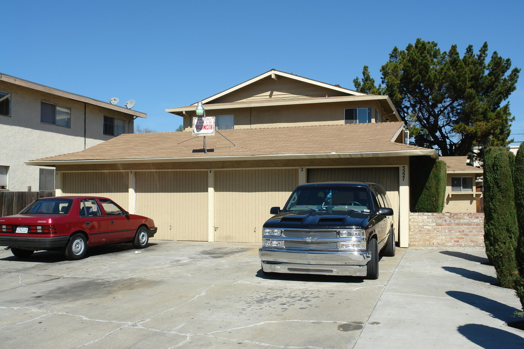 3227 Williamsburg Dr in San Jose, CA - Building Photo