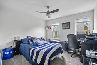 140 D St, Unit 2 in Boston, MA - Building Photo - Building Photo