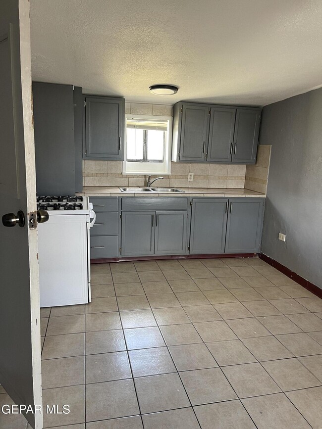 3505 Douglas Ave in El Paso, TX - Building Photo - Building Photo