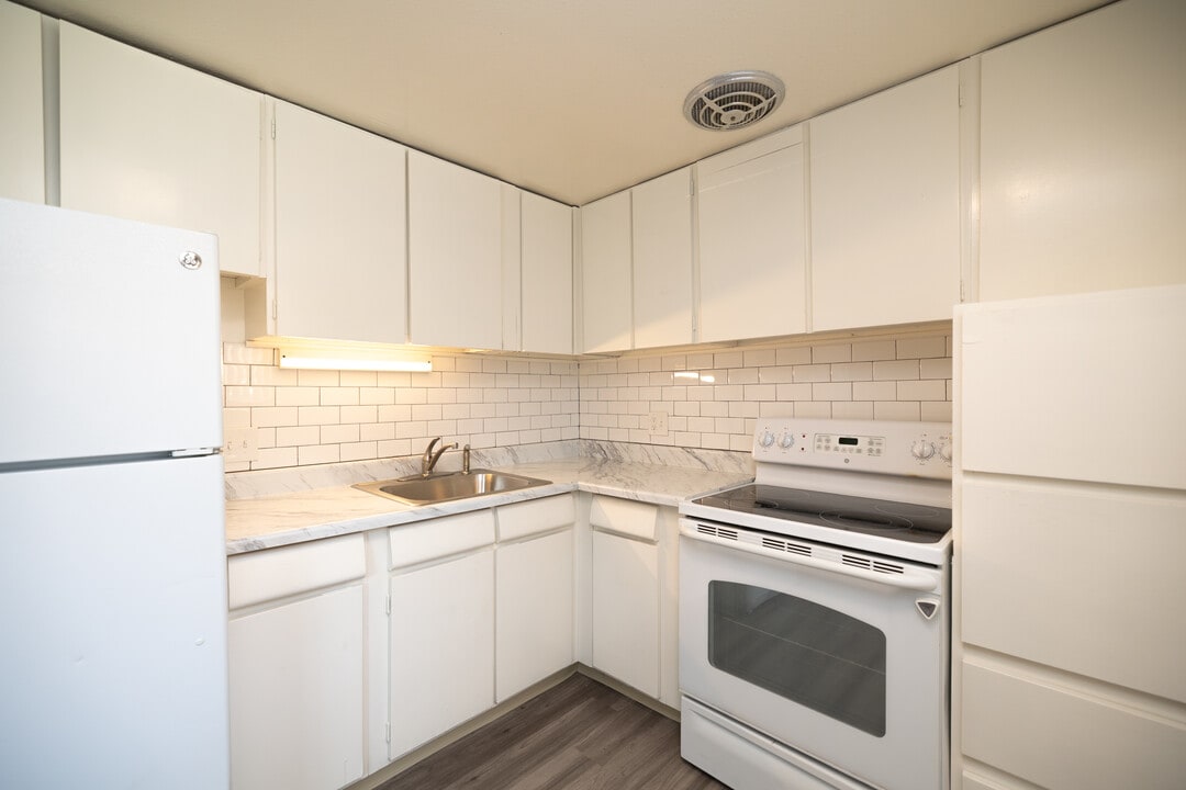 Mayor Apartments - UTILITIES INCLUDED*! in Denver, CO - Building Photo