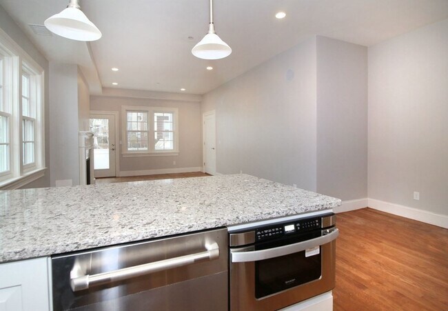 107 Library St, Unit 3 in Chelsea, MA - Building Photo - Building Photo