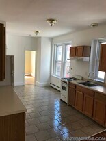 18 Parkway Rd, Unit 6 in Brookline, MA - Building Photo