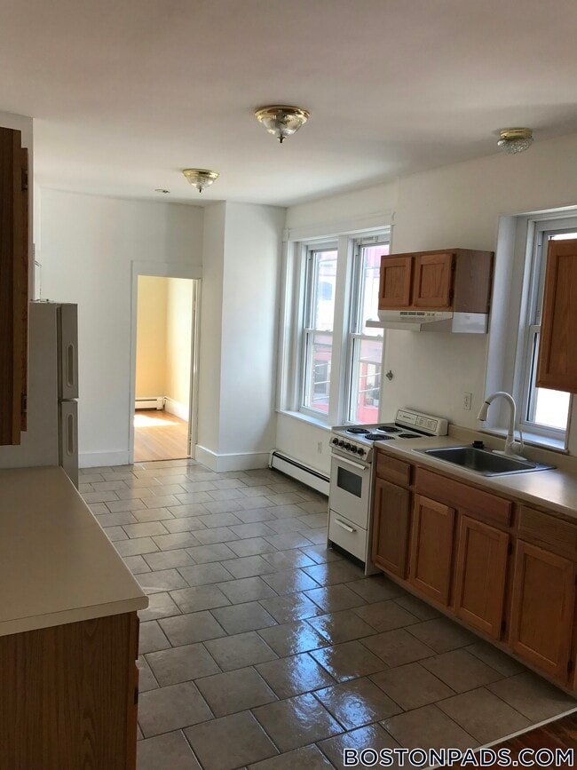 18 Parkway Rd, Unit 6