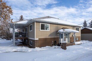 51 Second St in Strathmore, AB - Building Photo