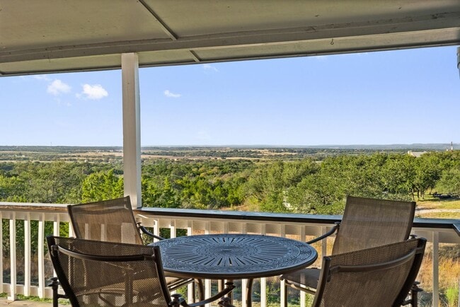414 Gregg Dr in Spicewood, TX - Building Photo - Building Photo