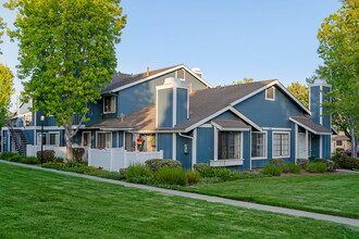 Woodside Village in Ventura, CA - Foto de edificio - Building Photo