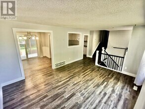 17 Larkdale Crescent in Angus, ON - Building Photo - Building Photo