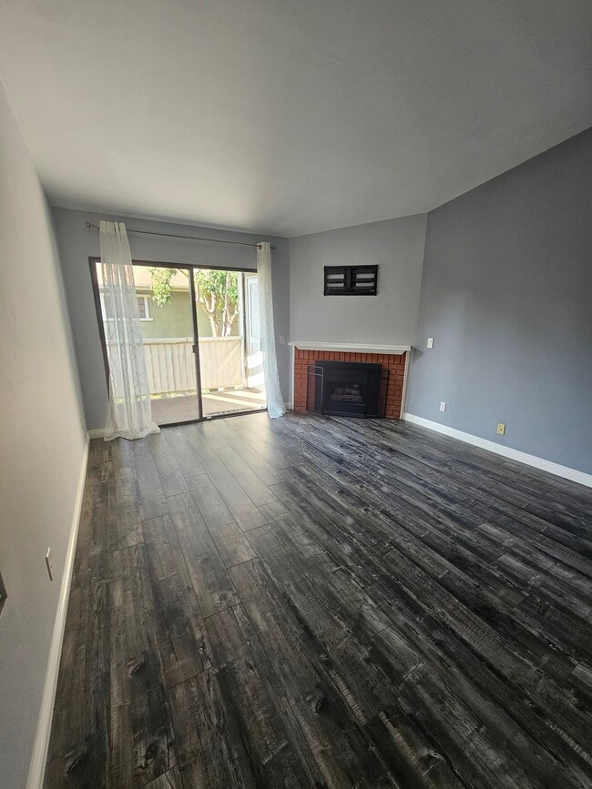 1131 Packers Cir, Unit 78 in Tustin, CA - Building Photo - Building Photo