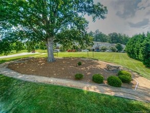 107 Forest Ridge Rd in Mooresville, NC - Foto de edificio - Building Photo