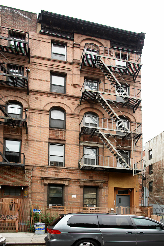 213 Henry St in New York, NY - Foto de edificio - Building Photo