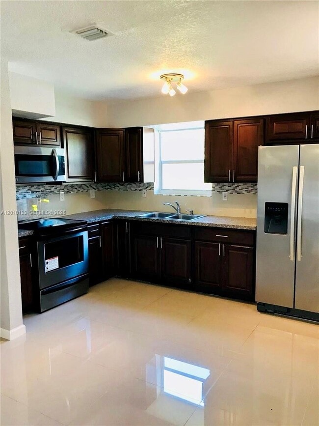 944 NW 51st St in Miami, FL - Building Photo - Building Photo