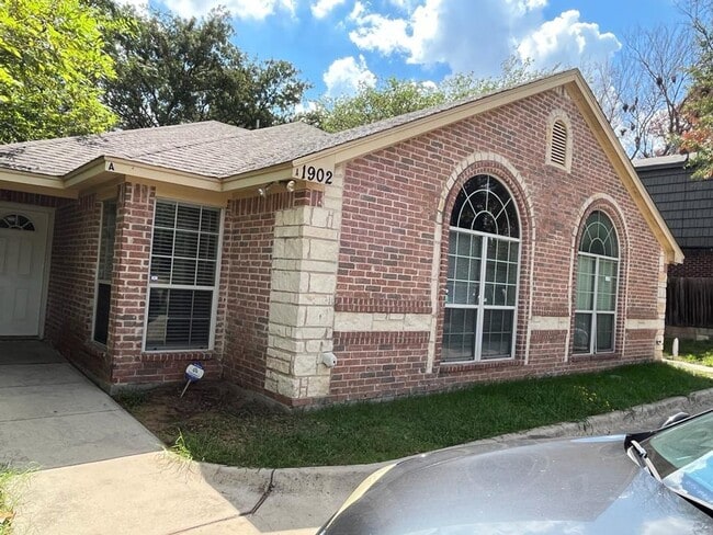 property at 1902 W Sanford St